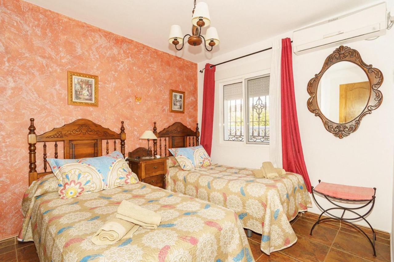 Villa Triana เนร์คา ภายนอก รูปภาพ